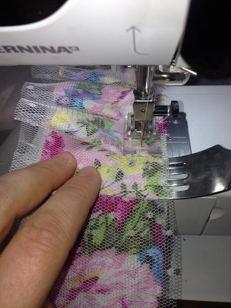 Как быстро сделать ровные складки при помощи вилки.