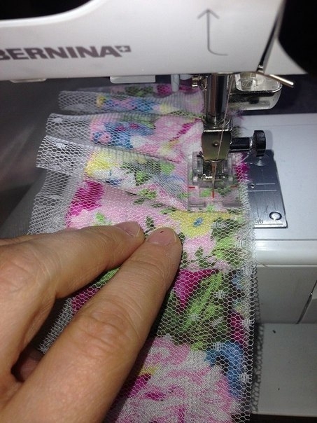 Как быстро сделать ровные складки при помощи вилки.