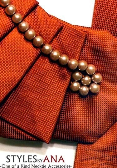 Аксессуар из галстука.