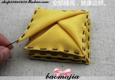 Роза из ленты или полоски ткани.