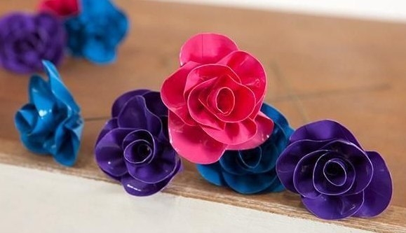 Цветы из строительной ленты.