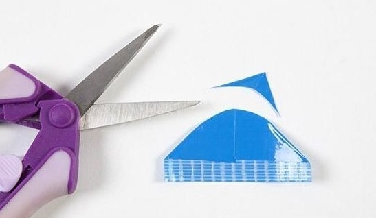 Цветы из строительной ленты.