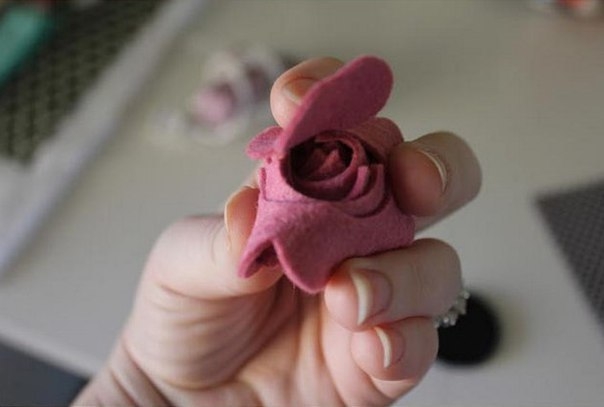 Розочки из фетра Розочки из фетра