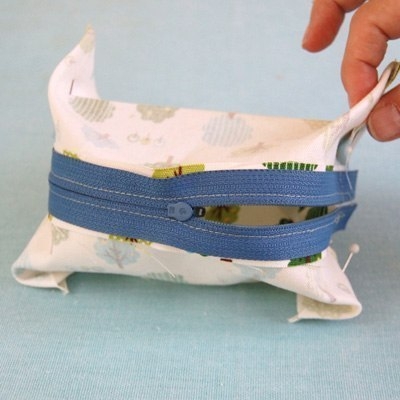 Как сшить маленькую объёмную квадратную косметичку Как сшить маленькую объёмную квадратную косметичку