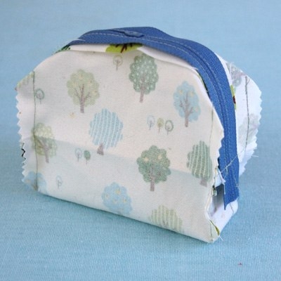 Как сшить маленькую объёмную квадратную косметичку Как сшить маленькую объёмную квадратную косметичку