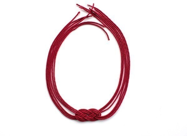 Ожерелье из шнура
