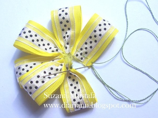 Цветочек из лент. Мастер-класс