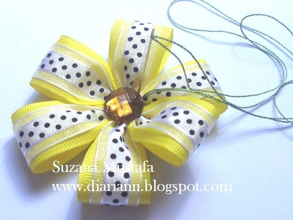 Цветочек из лент. Мастер-класс