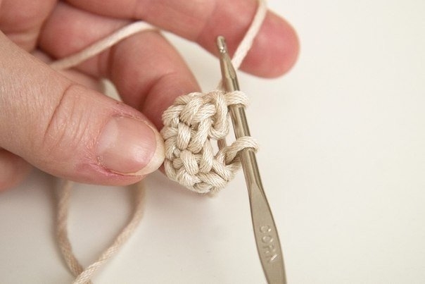 Как связать крючком круглый прочный шнур