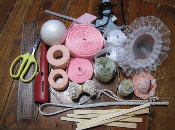 Нежный букет из атласных лент