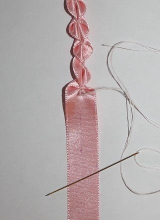 Интересный способ украшения одежды