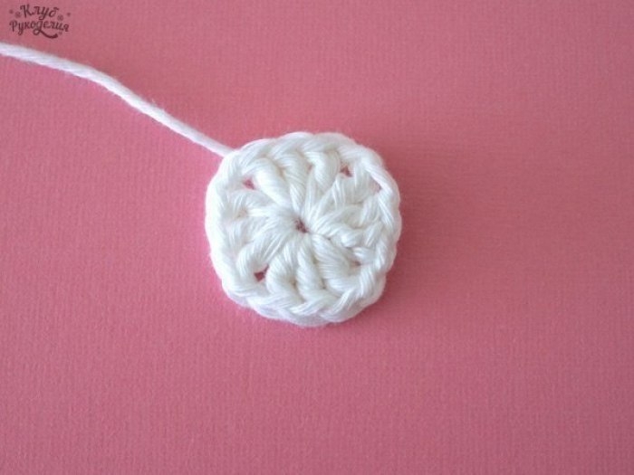 Подушка, вязанная крючком