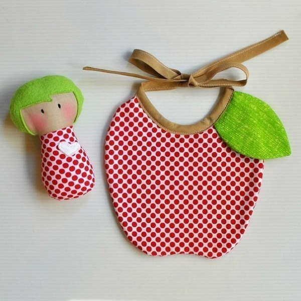 Шьем слюнявчики для малышей. Идеи