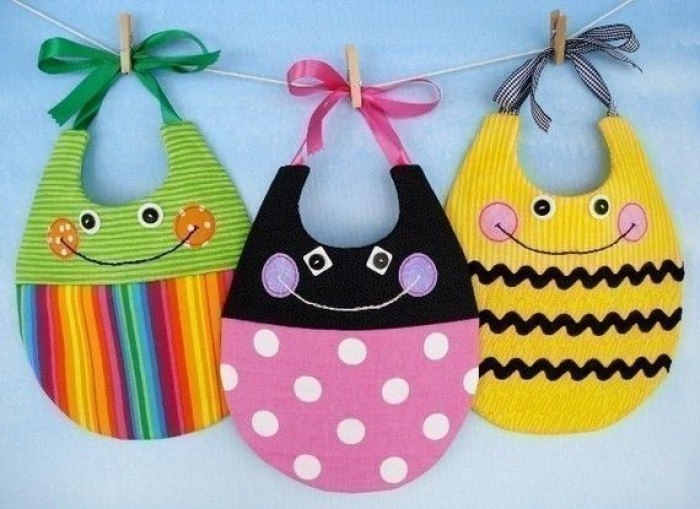 Шьем слюнявчики для малышей. Идеи