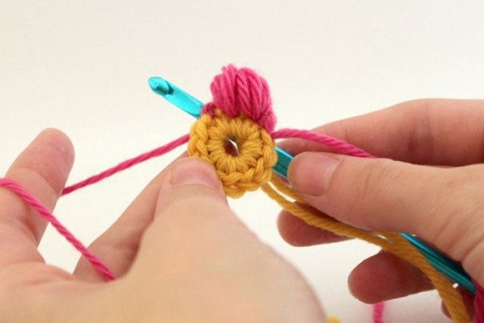 Вяжем цветочки крючком