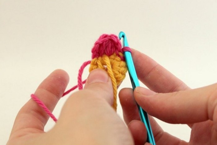 Вяжем цветочки крючком