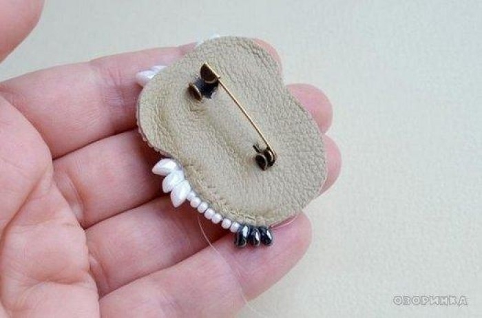 Красивая брошь из бисера. Мастер-класс Красивая брошь из бисера. Мастер-класс