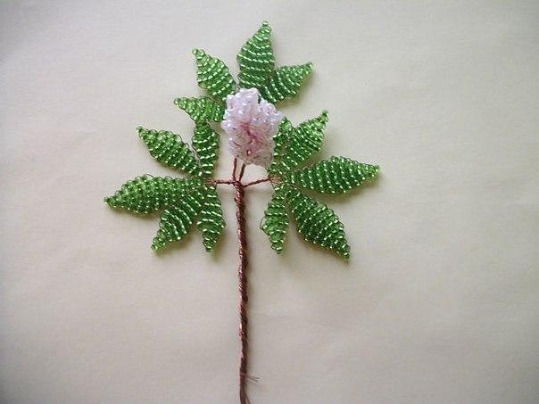 Цветущий каштан из бисера. Цветущий каштан из бисера.