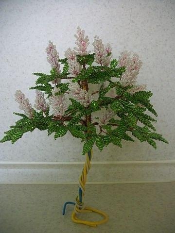 Цветущий каштан из бисера. Цветущий каштан из бисера.