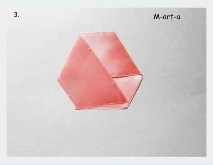 Роза из атласной ленты в технике канзаши .