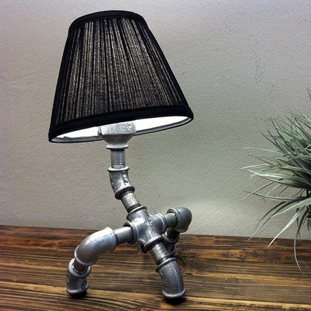 Светильники из водопроводных труб и фитингов.