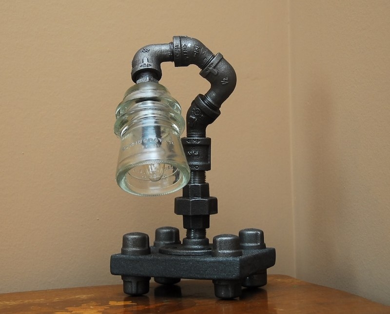 Светильники из водопроводных труб и фитингов.