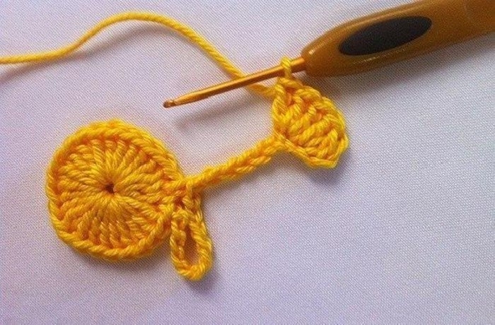 Интересный цветок крючком Интересный цветок крючком