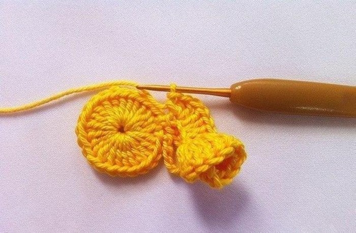 Интересный цветок крючком Интересный цветок крючком