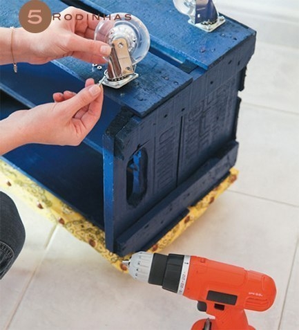 Как сделать подставку для обуви с пуфиком.