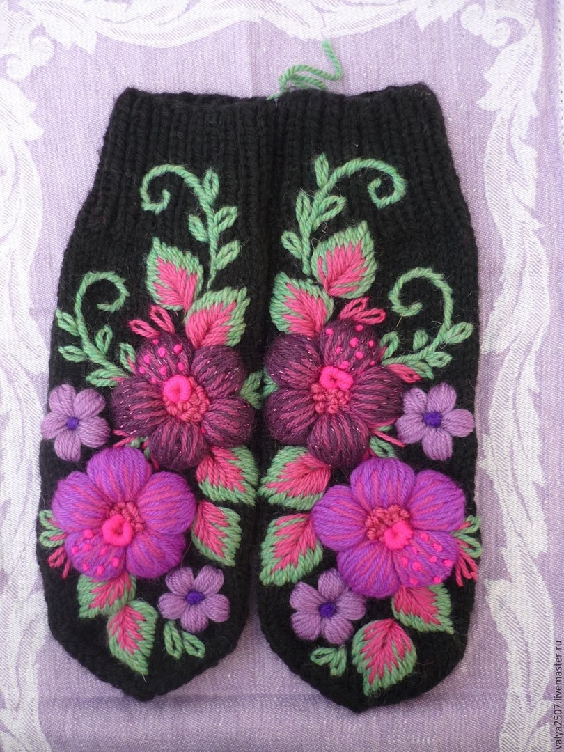 Вышивка на варежках