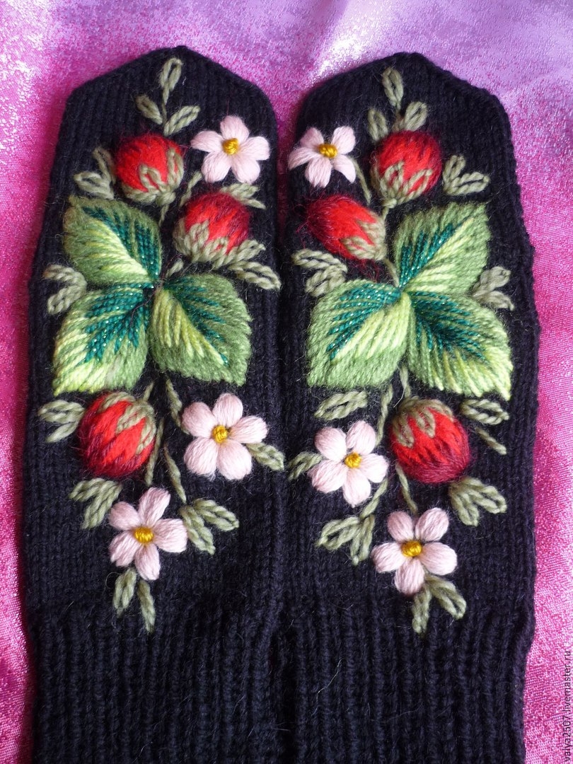 Вышивка на варежках