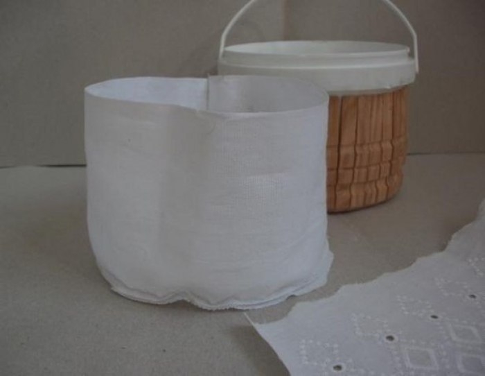 Корзинка из ведерка от майонеза
