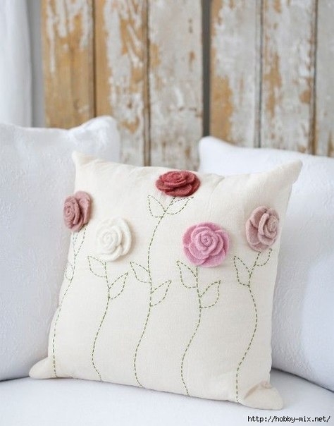 Декор подушек цветами