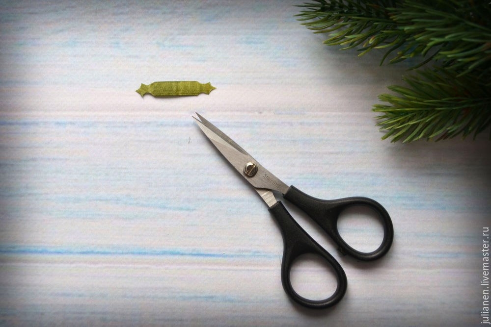 Шьем рождественские валенки для миниатюр