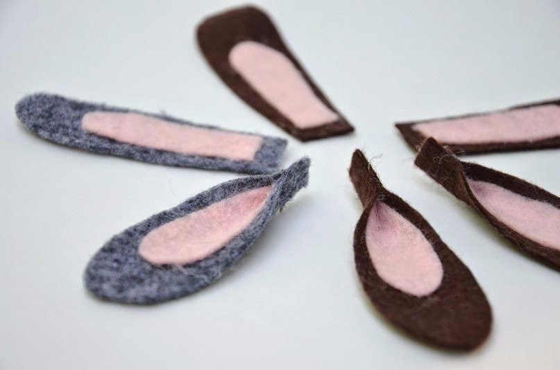 Кролики из помпонов. Идея для детского творчества