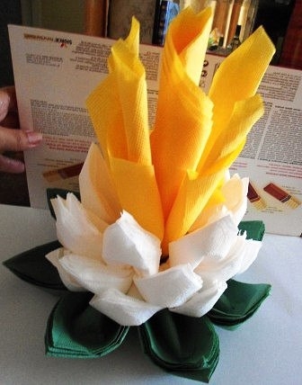 Лотос из салфеток