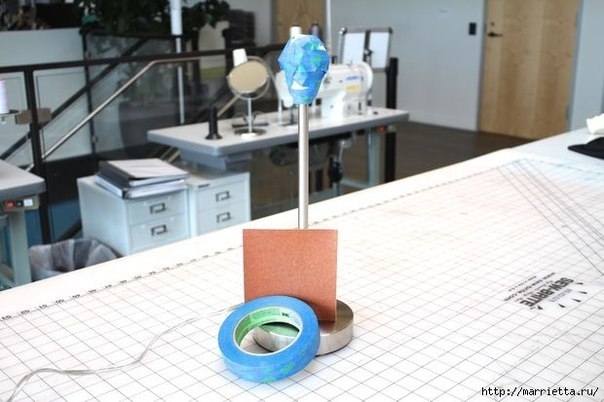 Креативная лампа из детских игрушек.