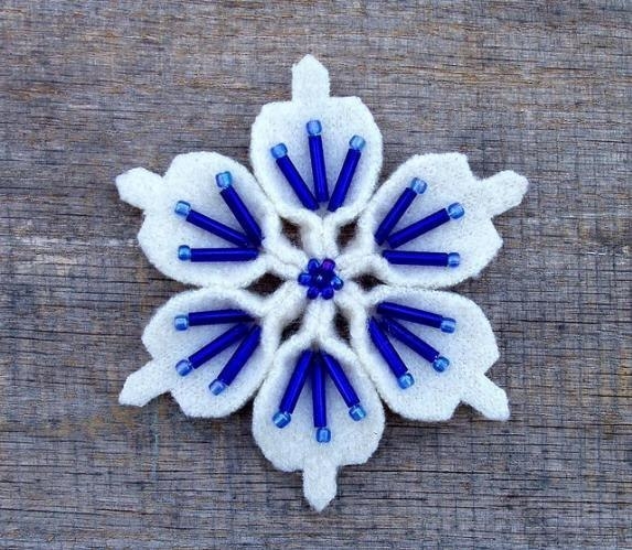 Снежинки из фетра