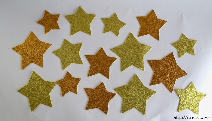 Наряжаем новогоднюю елочку золотыми звездами из бумаги