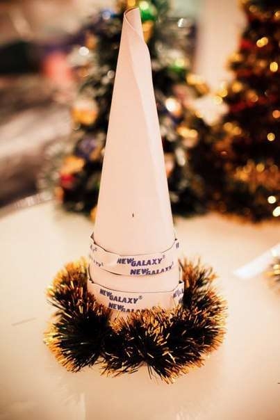 Елочка из мишуры и конфет