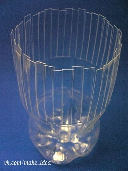 Вазочка из пластиковой бутылки