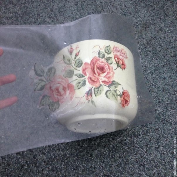 Декорируем цветочный горшок в технике декупаж