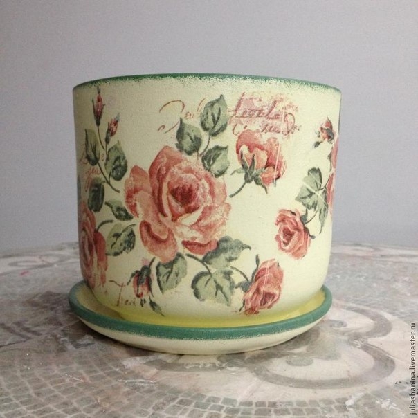 Декорируем цветочный горшок в технике декупаж