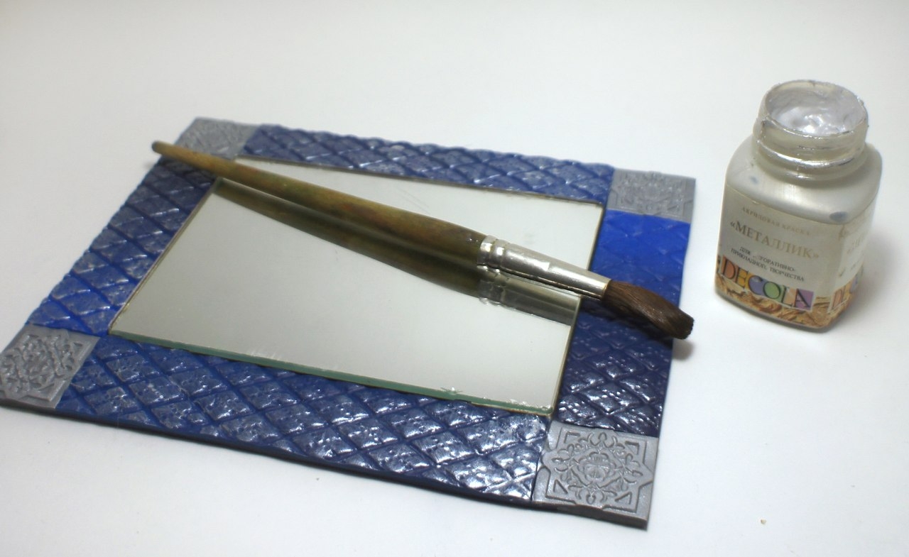 Рамка для зеркала из полимерной глины.