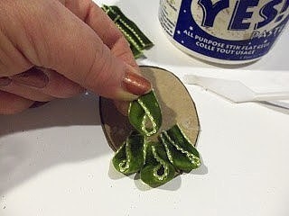 Шишка из лент Шишка из лент