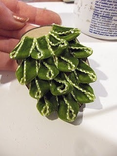 Шишка из лент Шишка из лент