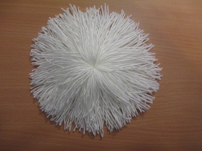 Для изготовления веселой новогодней снежинки нам понадобятся: