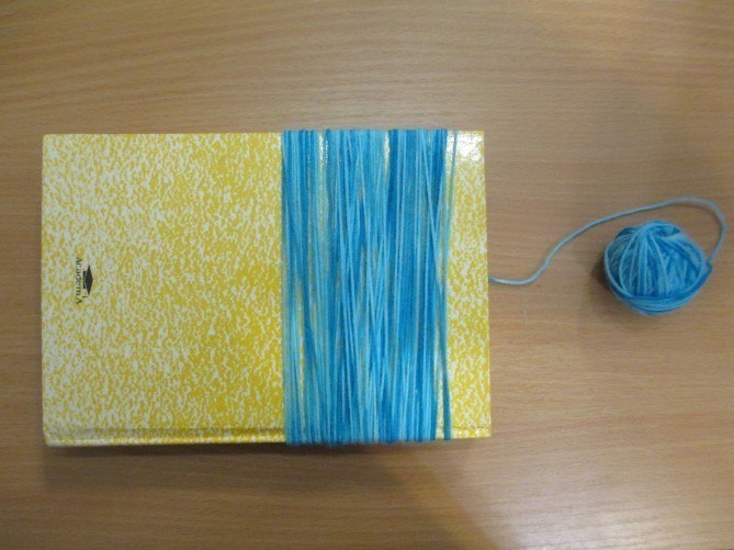 Для изготовления веселой новогодней снежинки нам понадобятся: