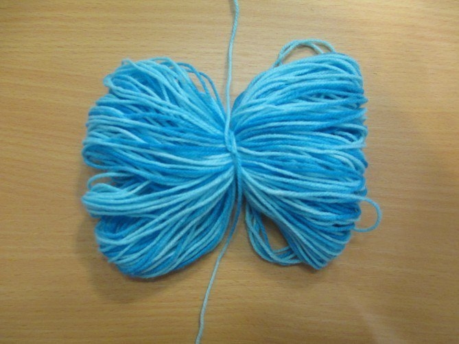 Для изготовления веселой новогодней снежинки нам понадобятся: