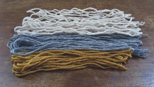 Славные шапочки из ниток для декора